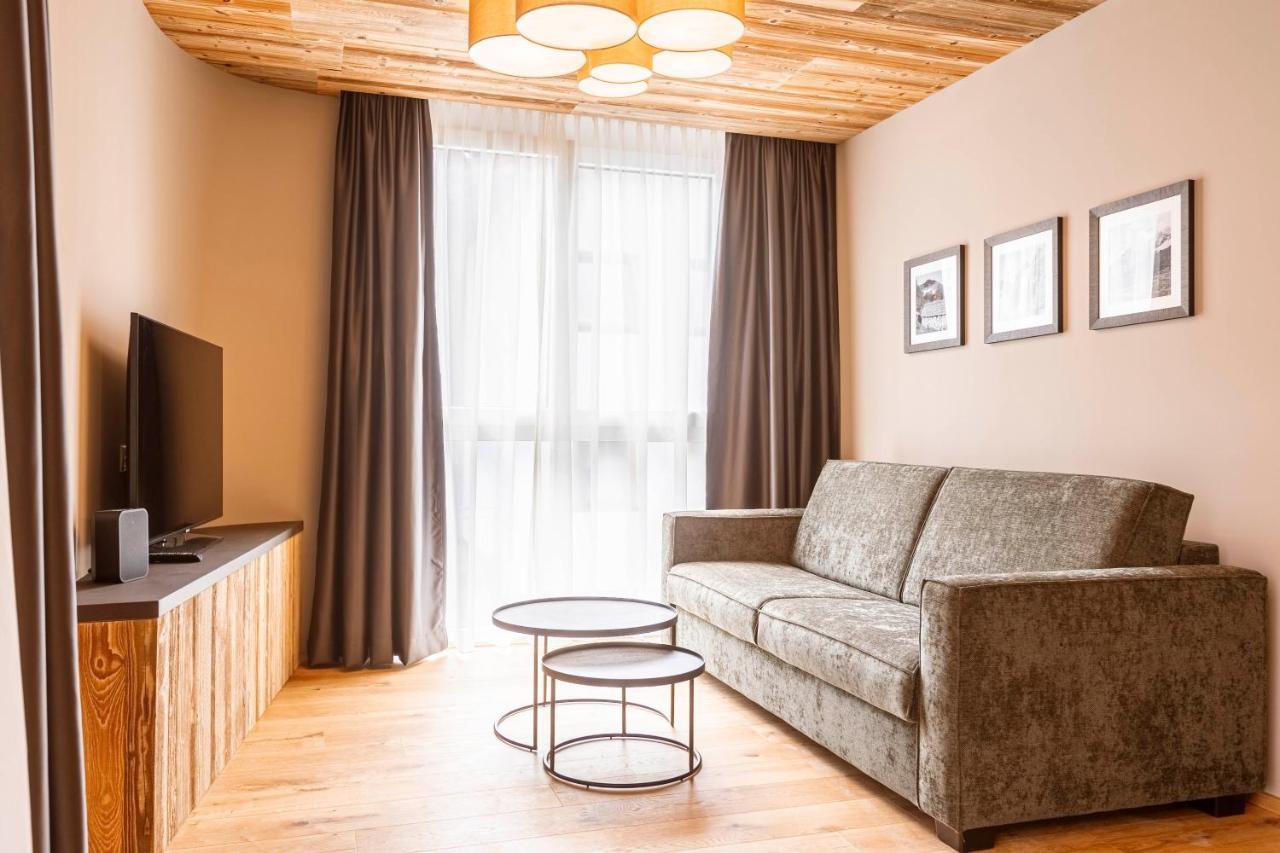 Zillertal Suites Fuegen By Alps Resorts Exterior photo