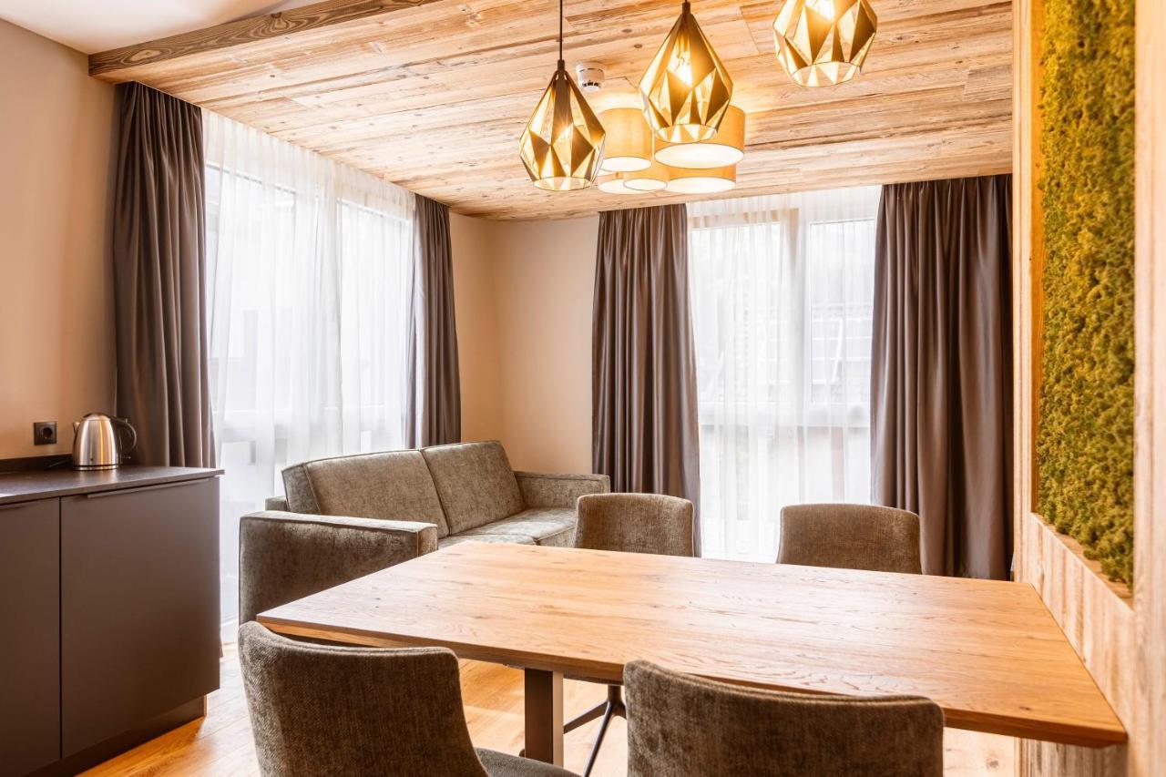 Zillertal Suites Fuegen By Alps Resorts Exterior photo