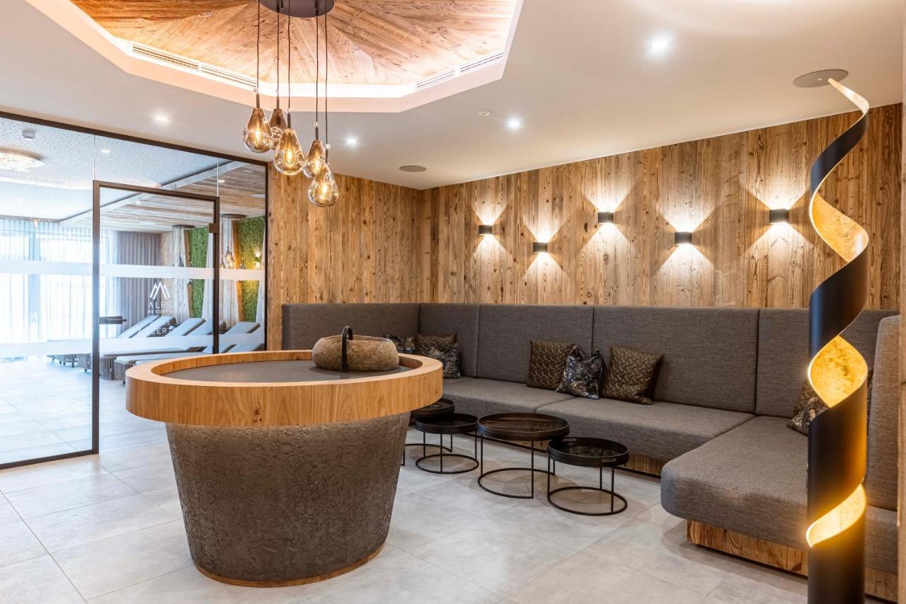 Zillertal Suites Fuegen By Alps Resorts Exterior photo